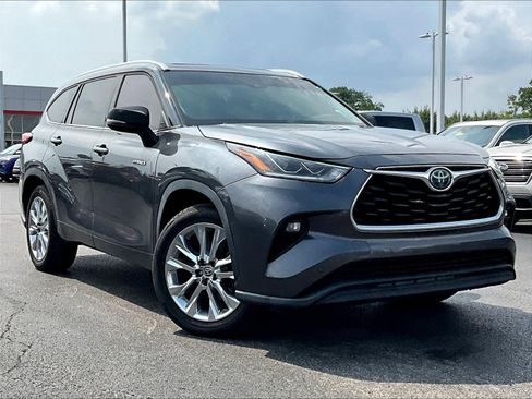Used 2021 Toyota Highlander Limited FWD image 3