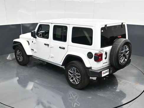 Used 2025 Jeep Wrangler Unlimited Sahara AWD/4WD image 49