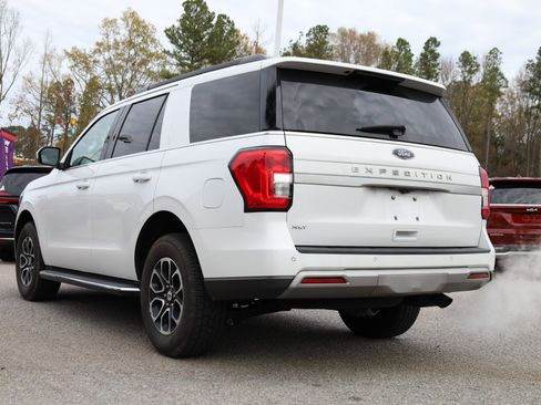 Used 2022 Ford Expedition XLT image 3