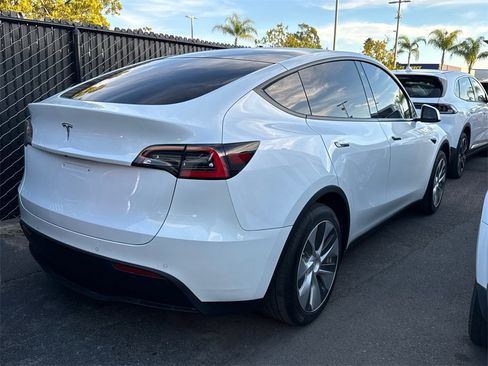 Used 2021 Tesla Model Y 2WD image 9