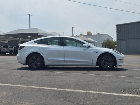 Used 2019 Tesla Model 3 Mid Range RWD image 4