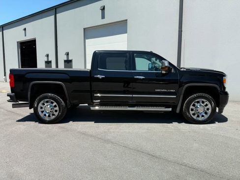 Used 2019 GMC Sierra 2500 Denali AWD/4WD image 9