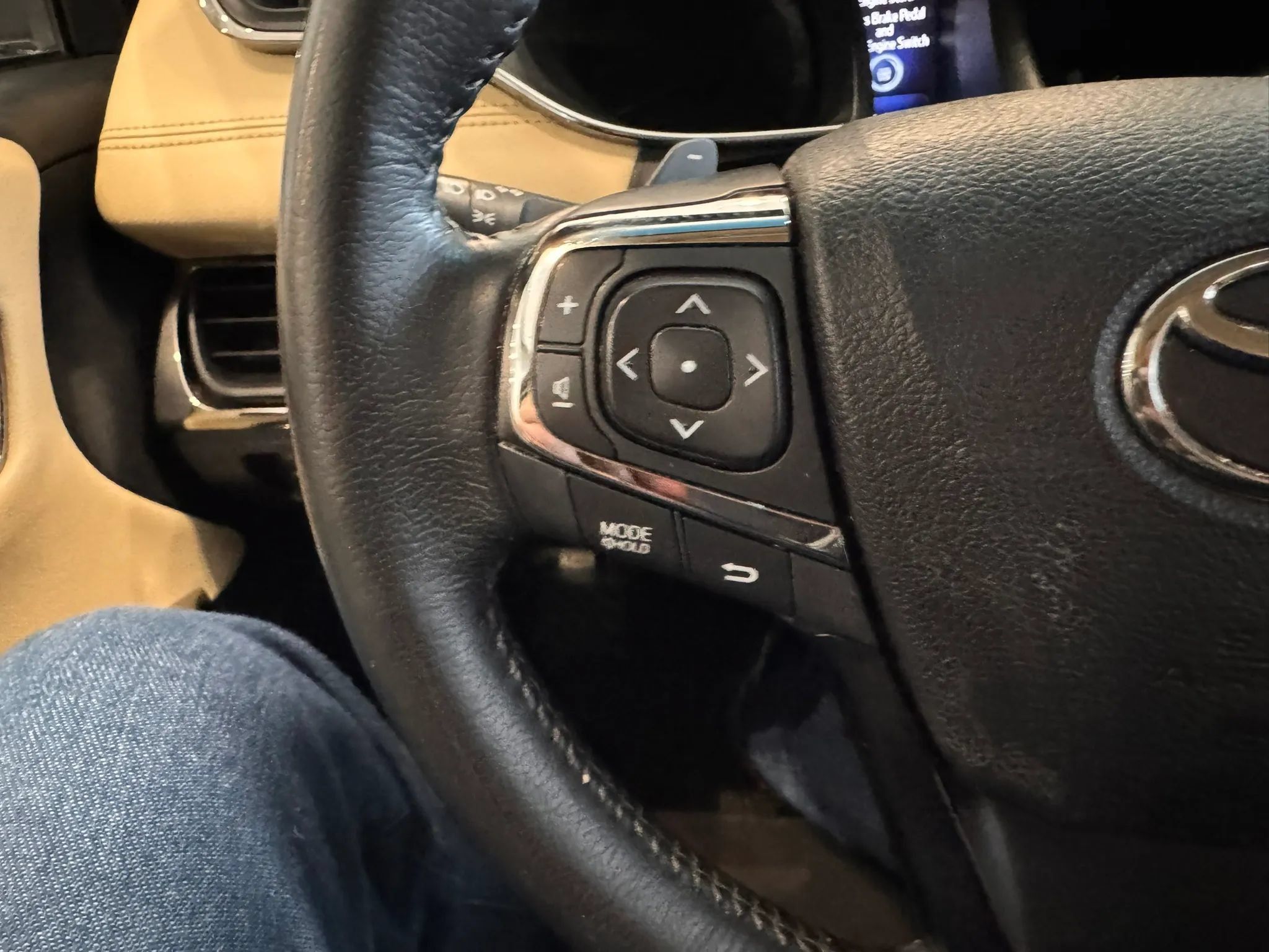 Used 2015 Toyota Avalon XLE FWD image 34