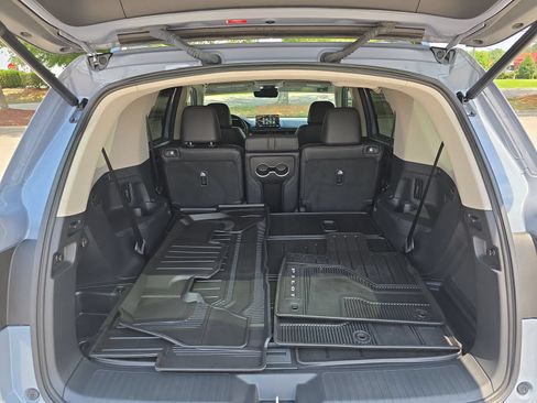 Used 2025 Honda Pilot Touring image 13