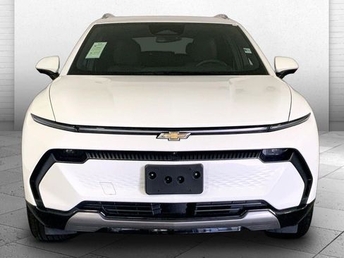 Used 2025 Chevrolet Equinox EV LT FWD image 2