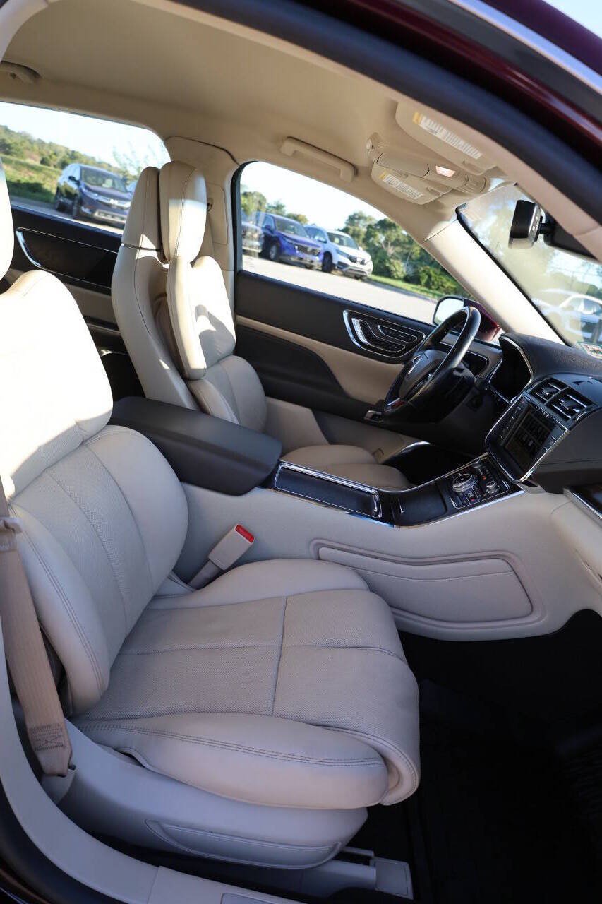 Used 2019 Lincoln Continental Select w/ Continental Climate Package FWD image 15