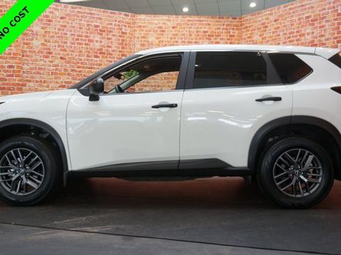 Used 2023 Nissan Rogue S image 4