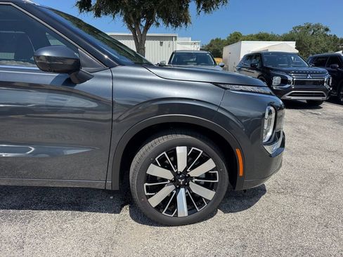 New 2025 Mitsubishi Outlander SEL image 12