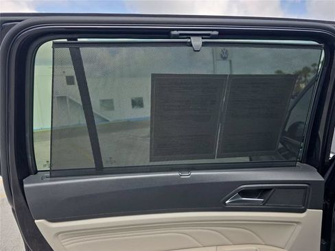 Used 2023 Volkswagen Atlas SE w/ Panoramic Sunroof Package FWD image 12