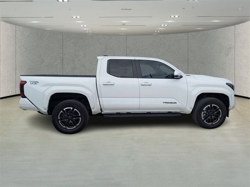 Used 2024 Toyota Tacoma TRD Sport image 2