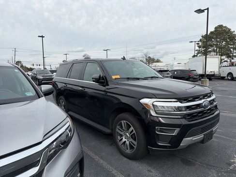 Used 2024 Ford Expedition Limited image 9