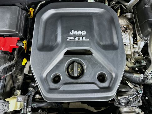 Used 2023 Jeep Wrangler Unlimited Sahara w/ Cold Weather Group AWD/4WD image 33