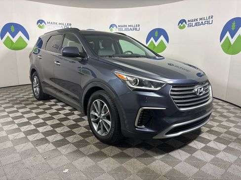 Used 2018 Hyundai Santa Fe SE image 1
