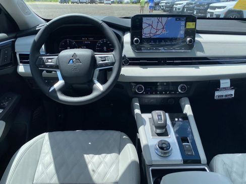 New 2025 Mitsubishi Outlander 4WD Plug-In Hybrid image 11