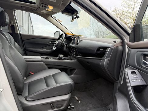 Used 2023 Nissan Rogue SL image 12