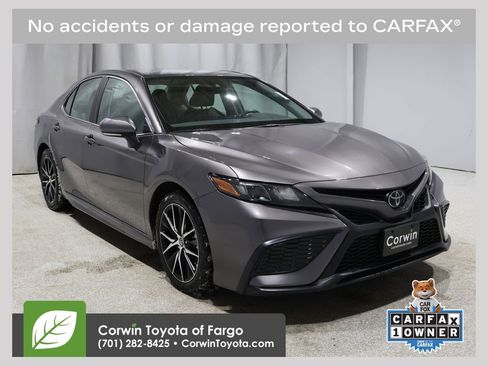 Used 2023 Toyota Camry SE image 1