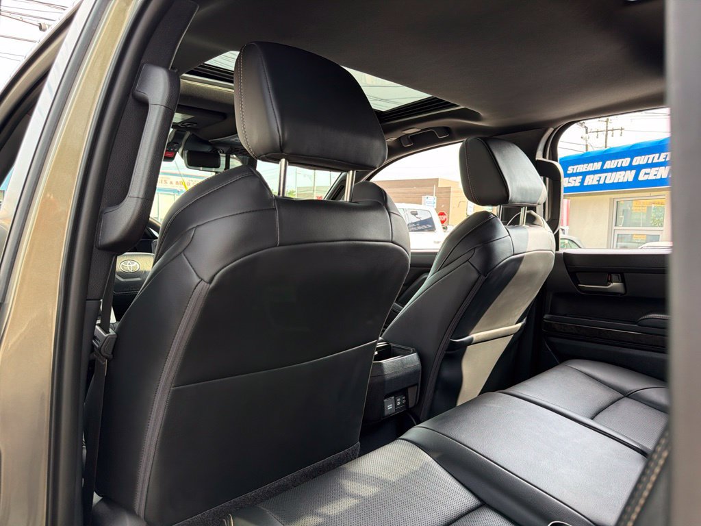 Used 2024 Toyota Tacoma Limited AWD/4WD image 25