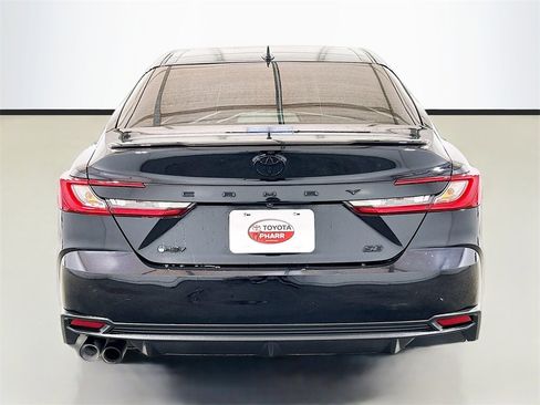 Used 2025 Toyota Camry SE image 5