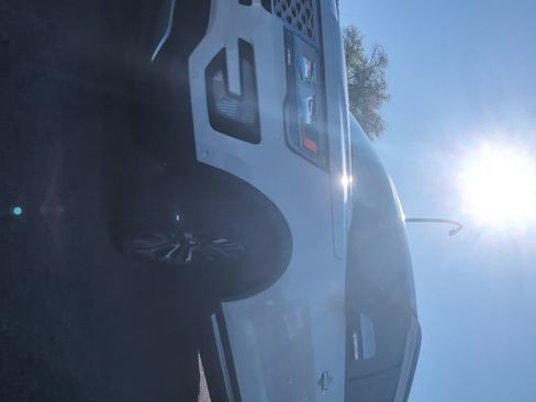 Used 2016 Ford Explorer Platinum image 8