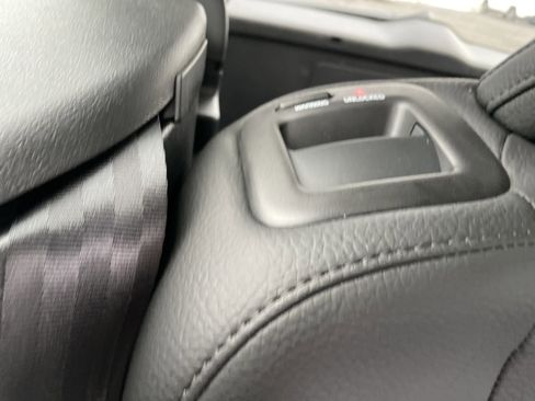 Used 2025 Volvo XC60 B5 Plus image 21