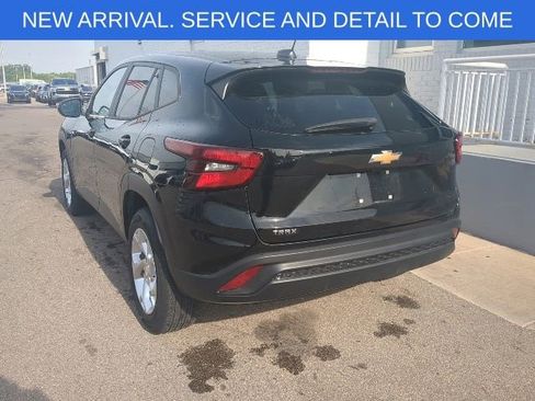 Used 2024 Chevrolet Trax LS w/ LS Convenience Package FWD image 4