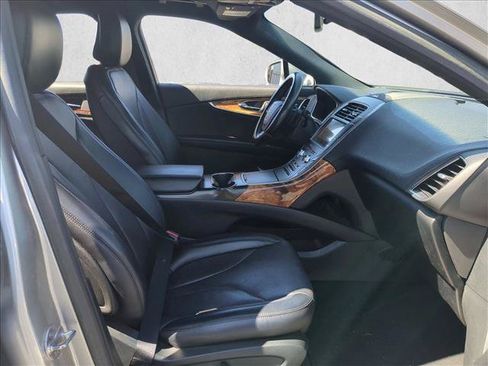 Used 2020 Lincoln Nautilus Reserve FWD image 18