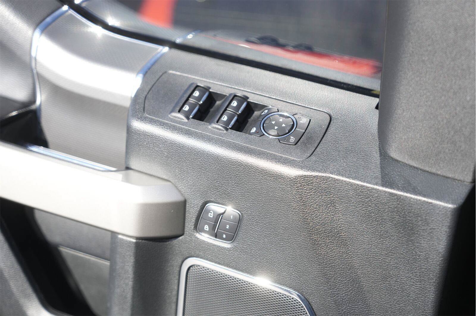 Used 2016 Ford F150 Lariat RWD image 30