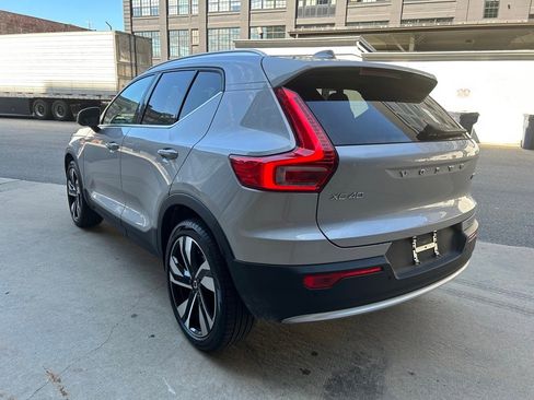Certified 2025 Volvo XC40 B5 Plus image 7