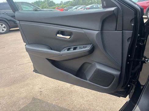 Used 2025 Nissan Sentra SV FWD image 18
