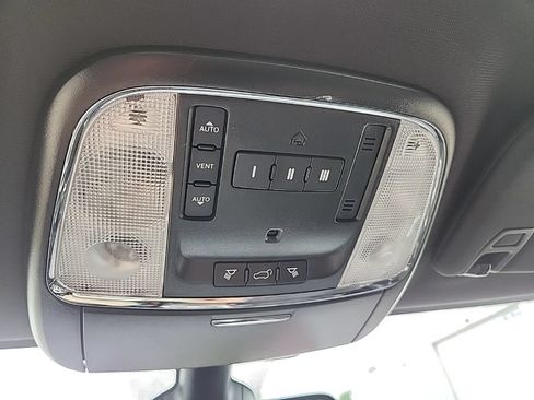Used 2020 Jeep Grand Cherokee Trailhawk AWD/4WD image 17