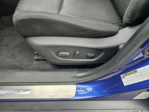 Used 2019 Nissan Rogue SV w/ Premium Package FWD image 18