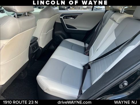 Used 2019 Toyota RAV4 Limited w/ Carpet Mat Package AWD/4WD image 15
