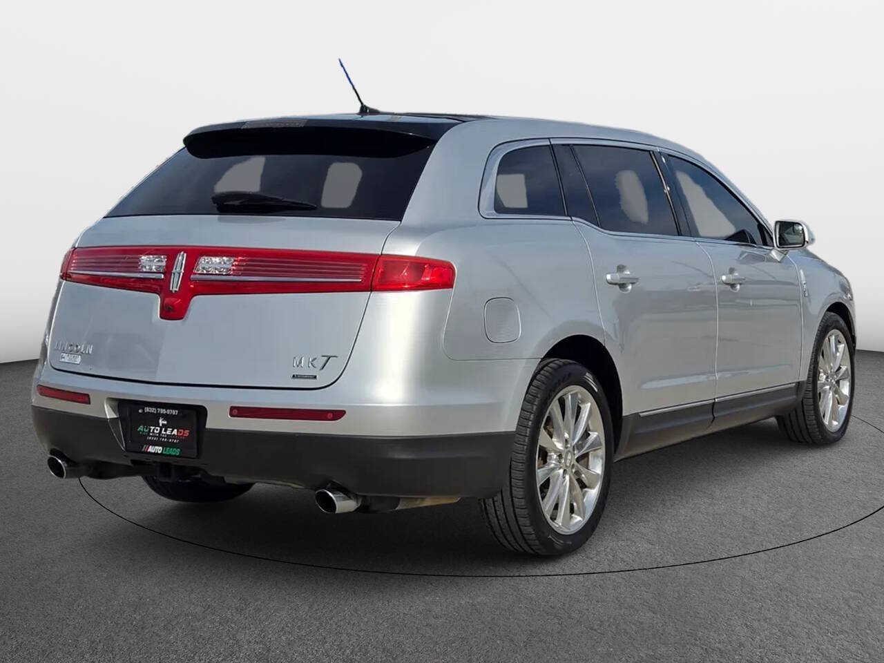 Used 2012 Lincoln MKT AWD image 5