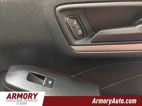 Used 2022 Ford Escape SE image 36