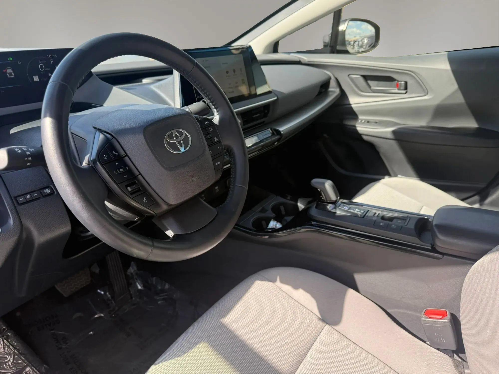 Used 2025 Toyota Prius LE FWD image 9