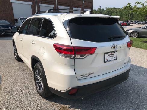 Used 2017 Toyota Highlander XLE w/ Carpet Mat Package AWD/4WD image 6