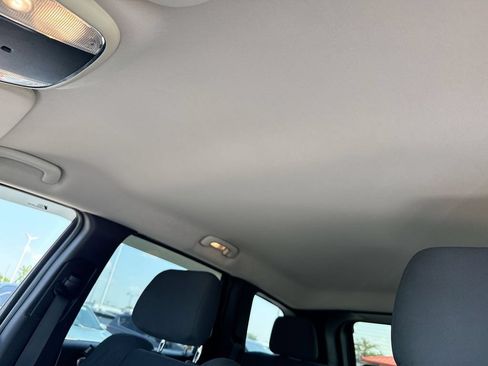Used 2012 Jeep Grand Cherokee Laredo w/ Laredo E Group AWD/4WD image 22