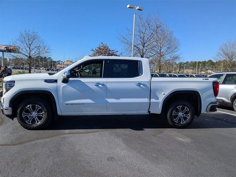 Used 2023 GMC Sierra 1500 SLT w/ X31 Off-Road Package image 9