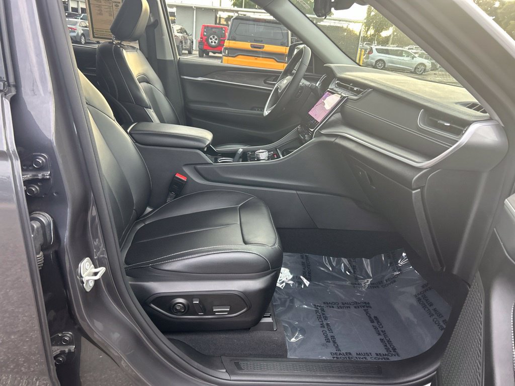 Certified 2023 Jeep Grand Cherokee L Limited w/ Luxury Tech Group II AWD/4WD image 23