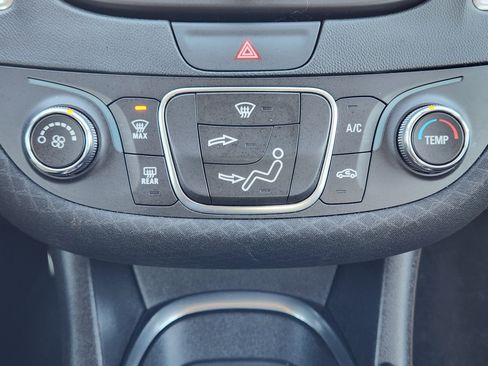 Used 2017 Chevrolet Malibu LT image 19