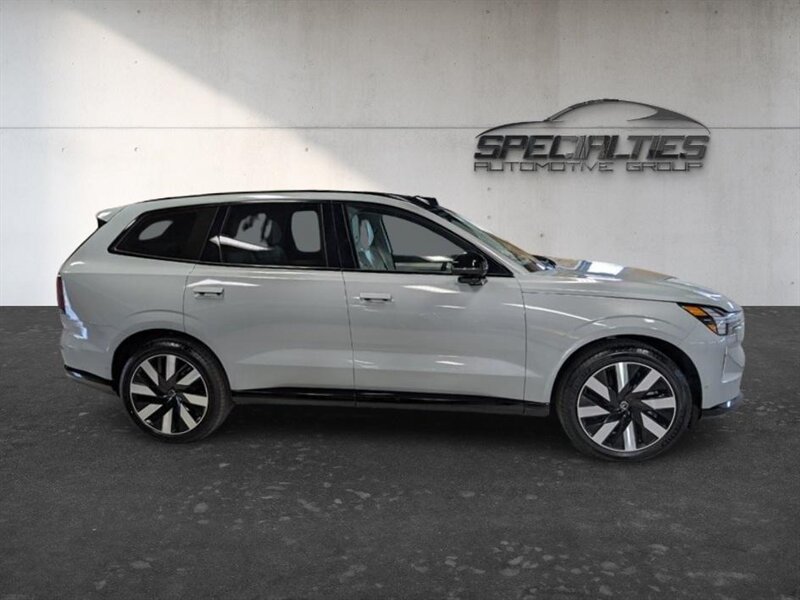 Used 2025 Volvo EX90 Ultra AWD/4WD image 11
