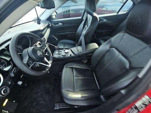 Used 2018 Alfa Romeo Giulia image 16