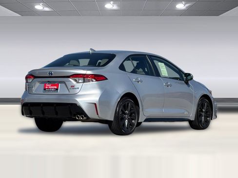 Used 2024 Toyota Corolla SE image 3