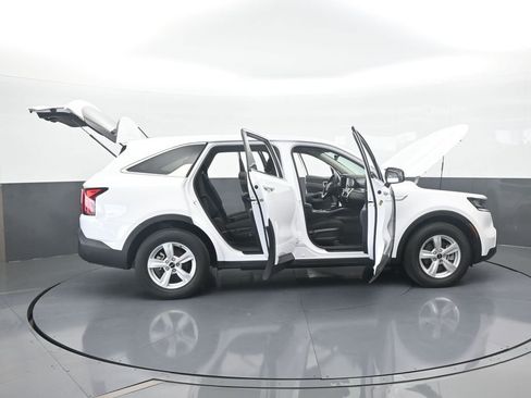 Used 2023 Kia Sorento LX image 68