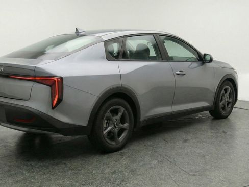 Used 2025 Kia K4 LXS image 9