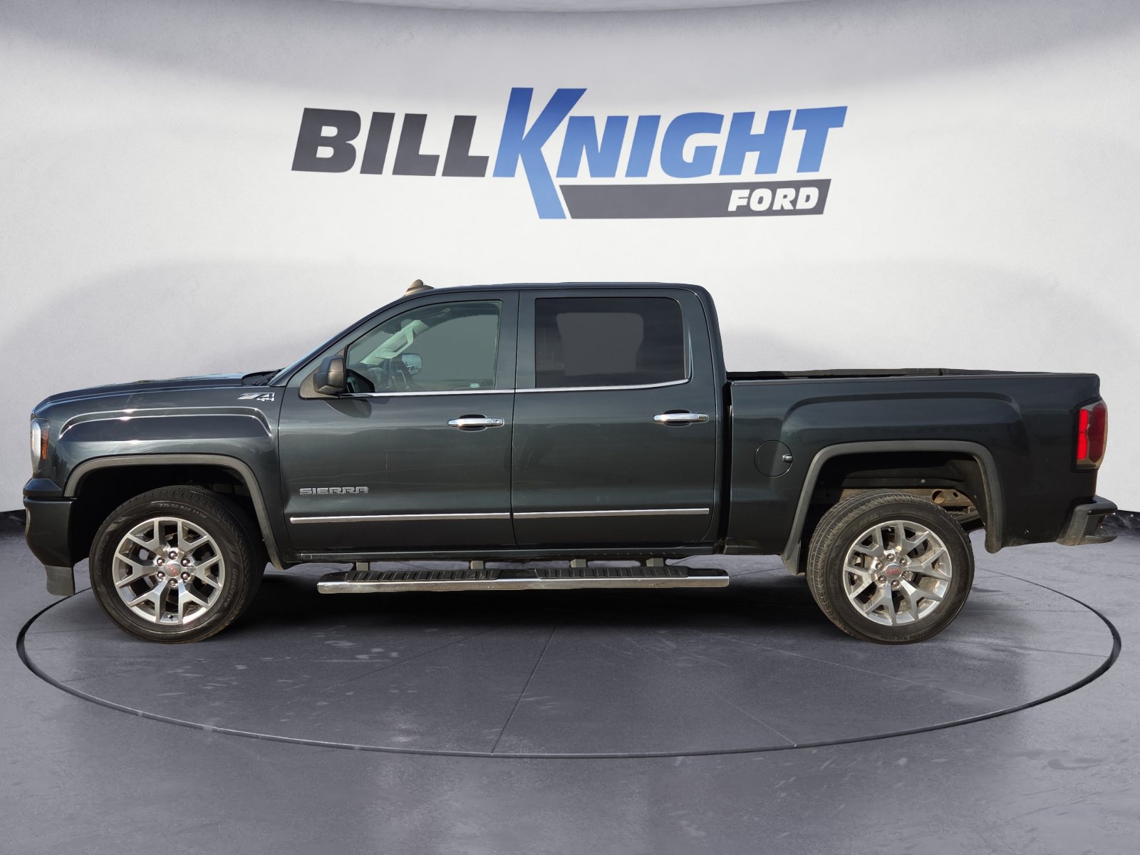 Used 2018 GMC Sierra 1500 SLT w/ SLT Premium Package AWD/4WD image 2
