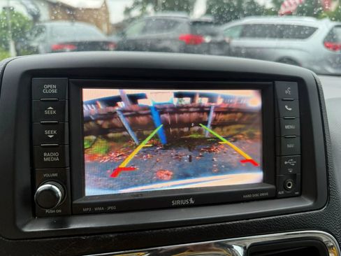 Used 2012 Chrysler Town & Country Touring-L w/ Entertainment Group #2 FWD image 23