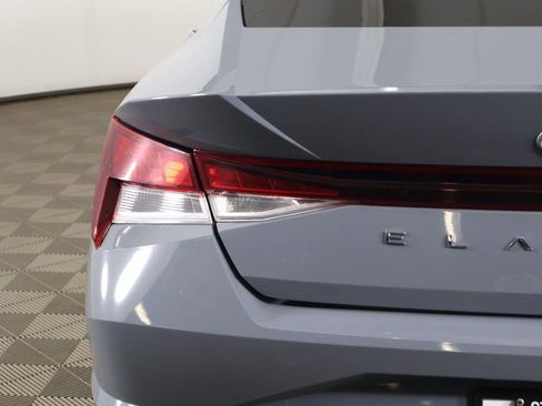 Used 2021 Hyundai Elantra SE image 14