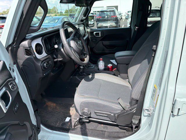 Used 2024 Jeep Wrangler Unlimited AWD/4WD image 3