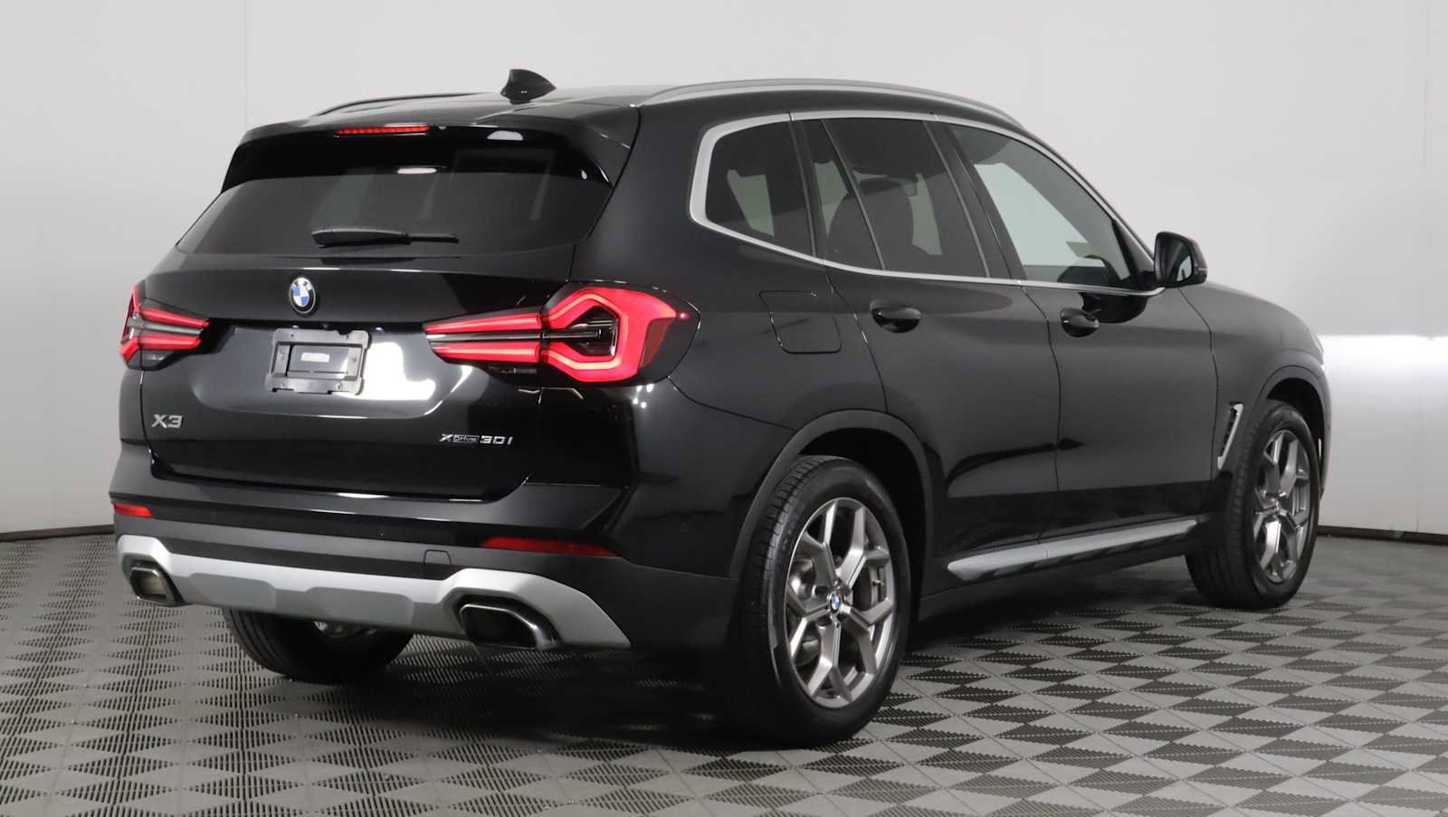 Used 2023 BMW X3 xDrive30i w/ Premium Package w/ZPA AWD/4WD image 6